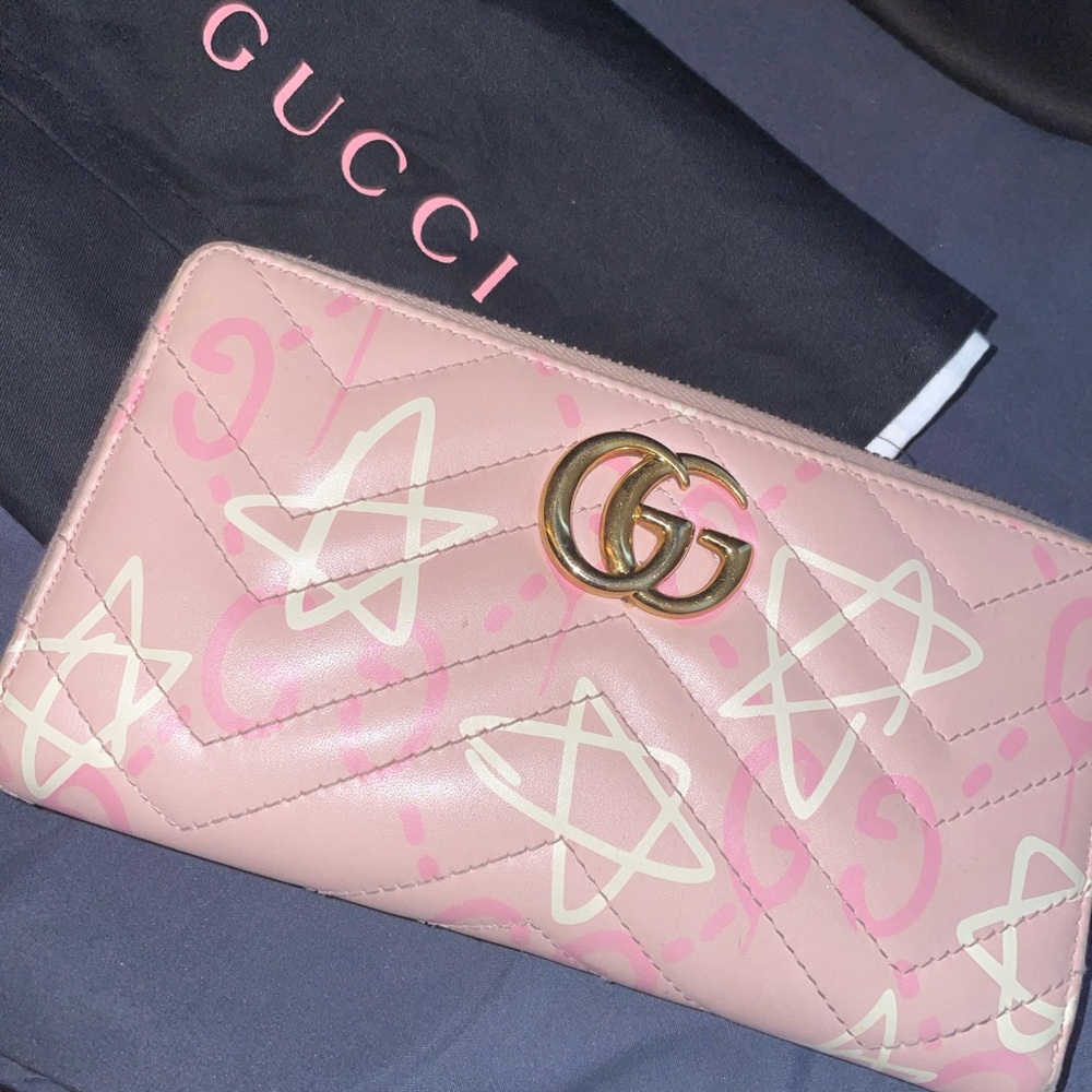 ‼️SOLD‼️Limited Edition Gucci Ghost Zippy Wallet👻